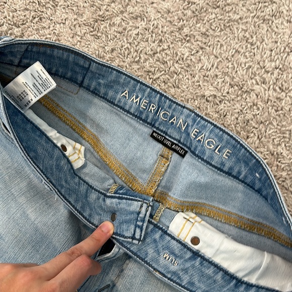 3 pack! 2 Hollister chinos(33x32) + light wash American eagle slim jeans (34x32) - Picture 9 of 10